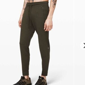 Lululemon Men’s Engineered Warmth Jogger Pants Olive Green, Size M